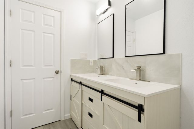 2520 Briarwood Lane, Bellmead, TX 76705