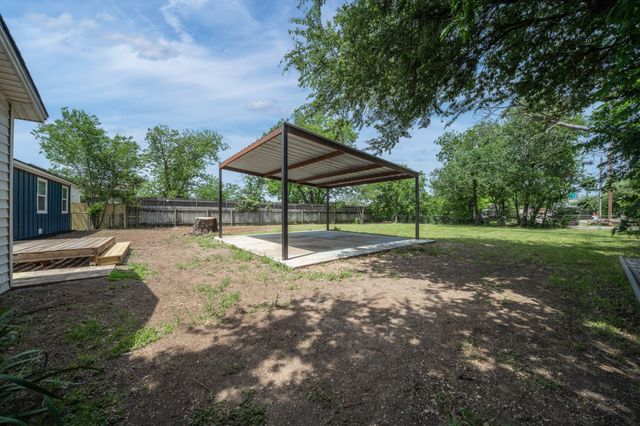 2520 Briarwood Lane, Bellmead, TX 76705