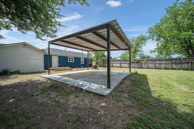 2520 Briarwood Lane, Bellmead, TX 76705