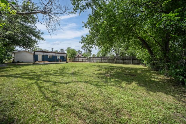 2520 Briarwood Lane, Bellmead, TX 76705