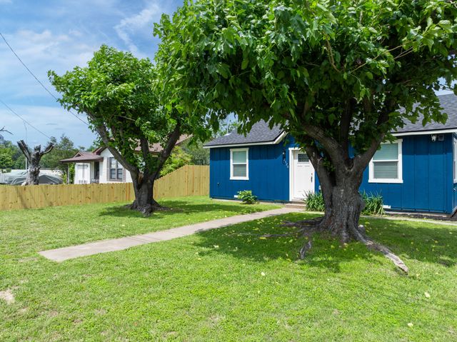 2520 Briarwood Lane, Bellmead, TX 76705