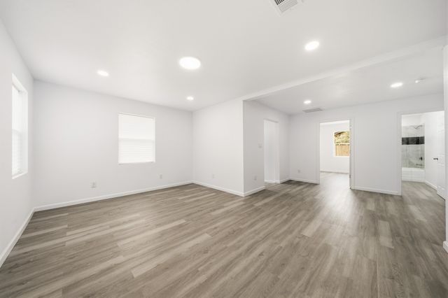 2520 Briarwood Lane, Bellmead, TX 76705