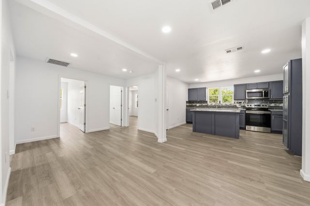 2520 Briarwood Lane, Bellmead, TX 76705