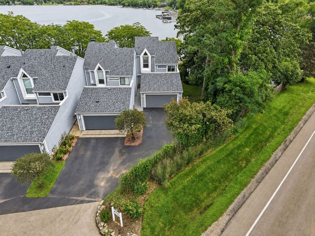 26435 N Ridge Court, Mundelein, IL 60060