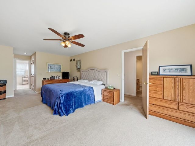 26435 N Ridge Court, Mundelein, IL 60060