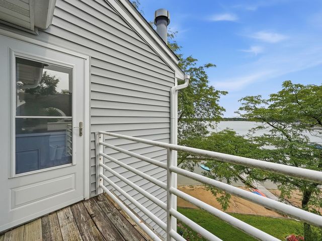 26435 N Ridge Court, Mundelein, IL 60060