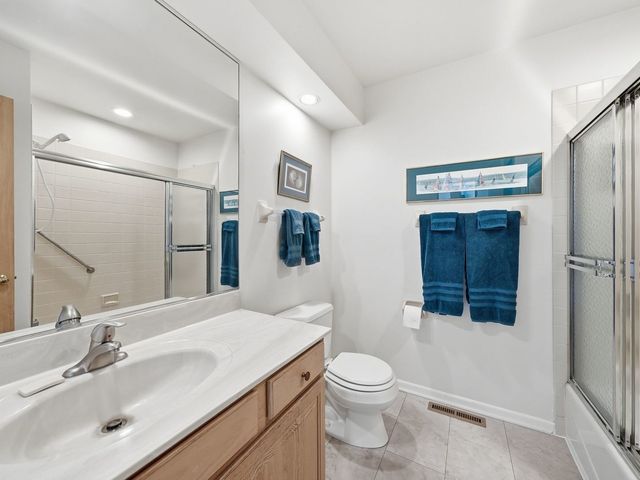 26435 N Ridge Court, Mundelein, IL 60060