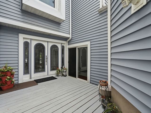 26435 N Ridge Court, Mundelein, IL 60060