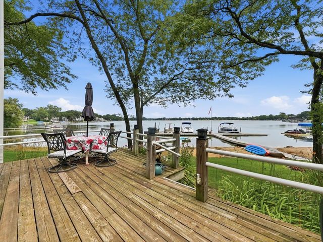 26435 N Ridge Court, Mundelein, IL 60060