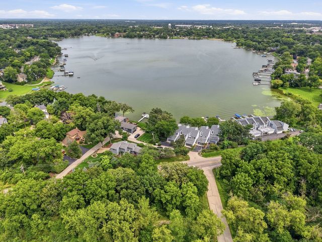 26435 N Ridge Court, Mundelein, IL 60060