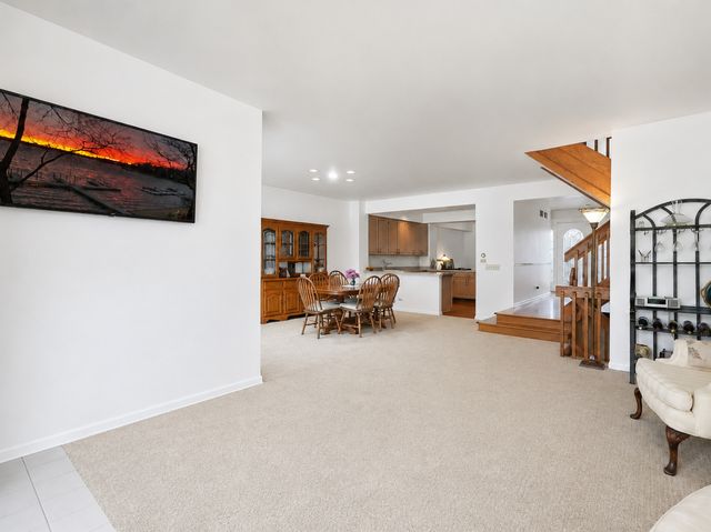 26435 N Ridge Court, Mundelein, IL 60060