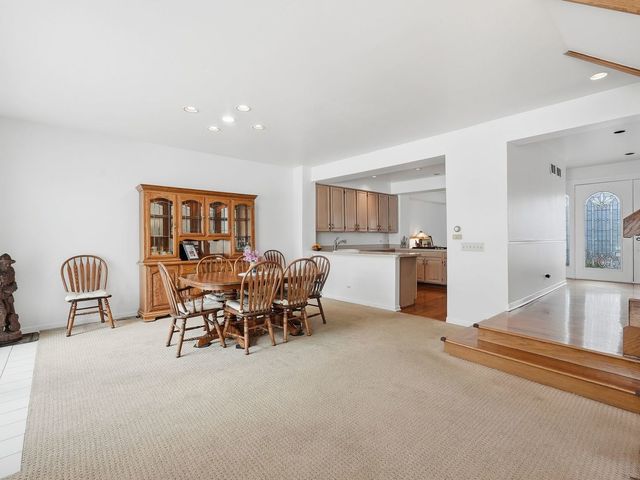 26435 N Ridge Court, Mundelein, IL 60060