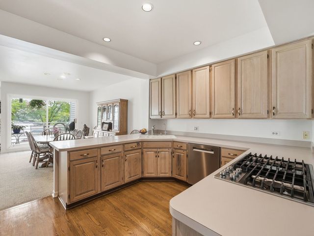 26435 N Ridge Court, Mundelein, IL 60060