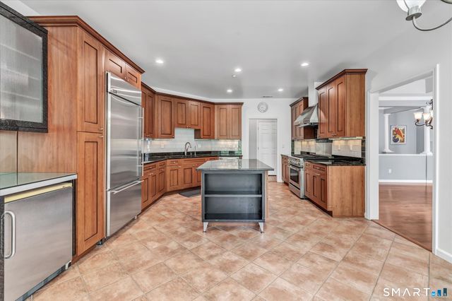 76 Suzie Drive 76, Newtown, CT 06470