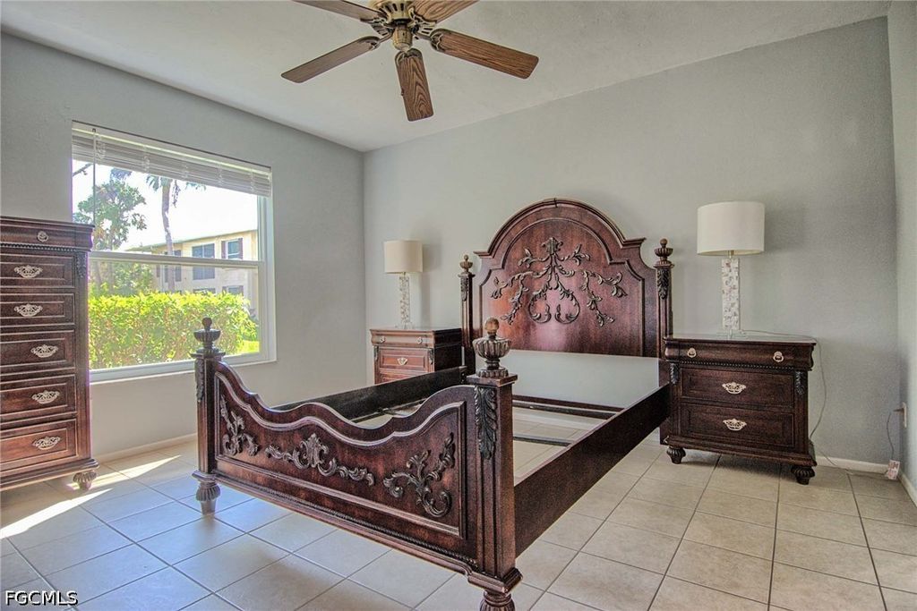 Image 10 of property listing at 1100 Pondella RD 807, Cape Coral, FL 33909