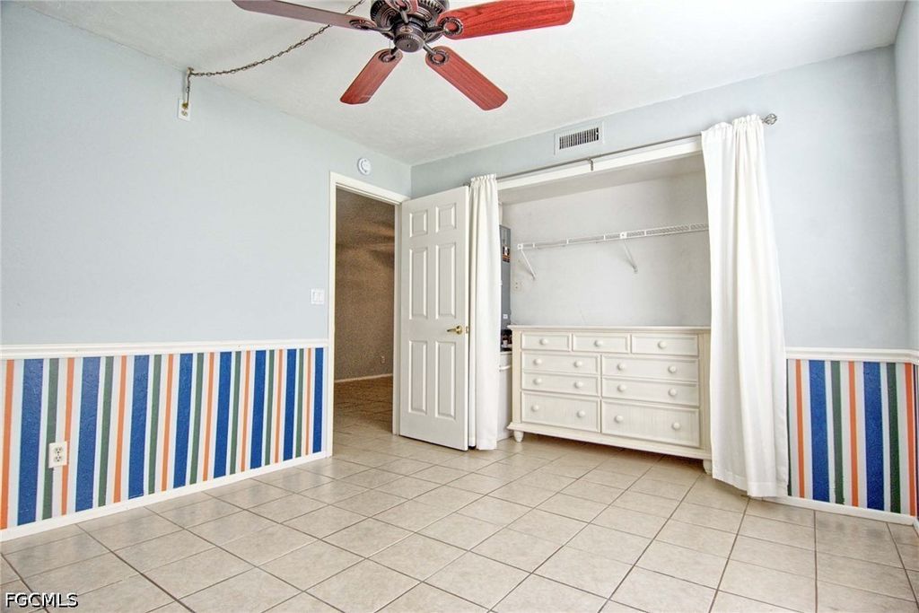 Image 16 of property listing at 1100 Pondella RD 807, Cape Coral, FL 33909
