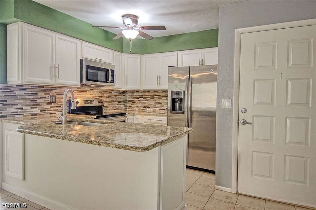Image 2 of property listing at 1100 Pondella RD 807, Cape Coral, FL 33909