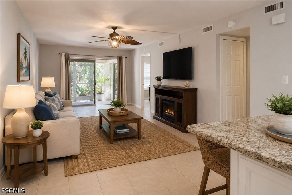 Image 6 of property listing at 1100 Pondella RD 807, Cape Coral, FL 33909