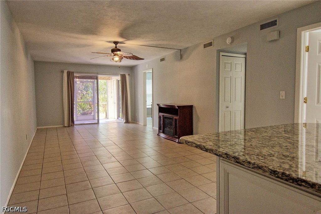 Image 7 of property listing at 1100 Pondella RD 807, Cape Coral, FL 33909