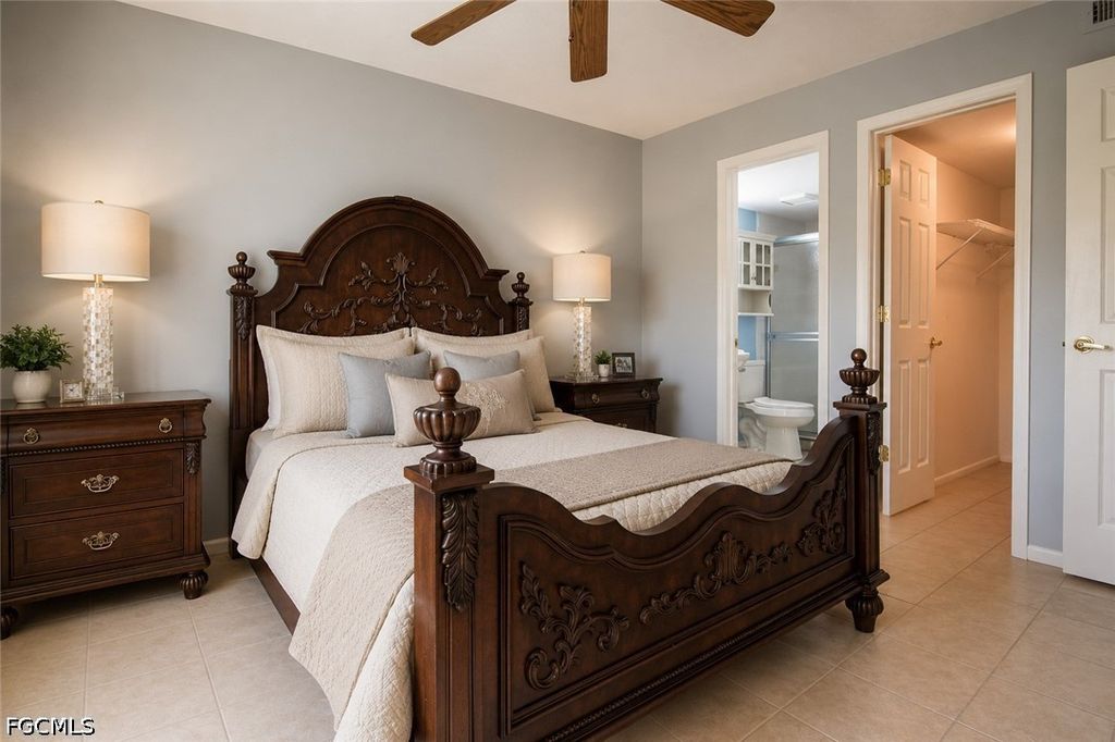 Image 8 of property listing at 1100 Pondella RD 807, Cape Coral, FL 33909