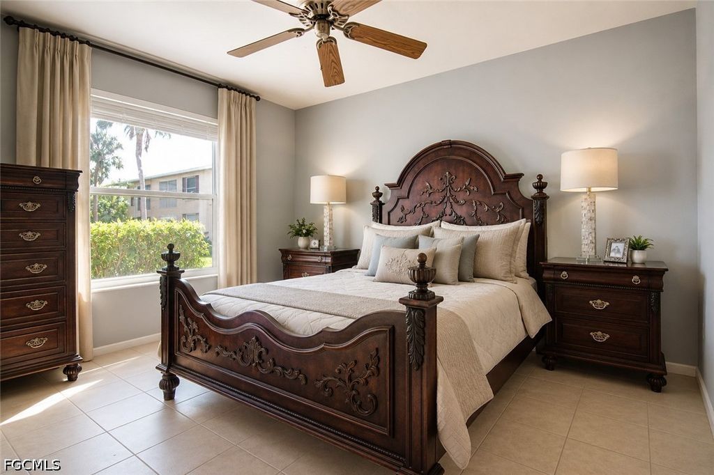 Image 9 of property listing at 1100 Pondella RD 807, Cape Coral, FL 33909