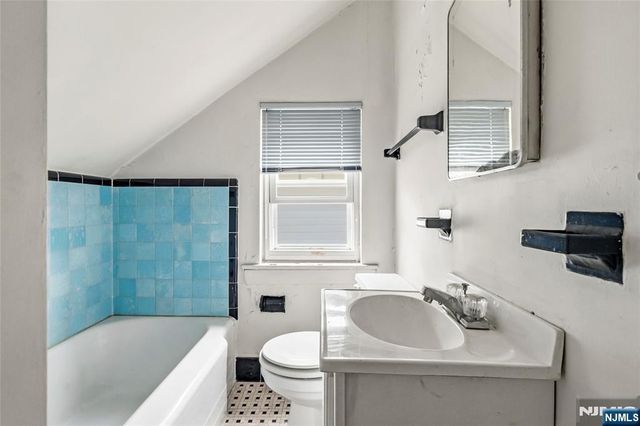 1028 Harvard Place, Fort Lee, NJ 07024