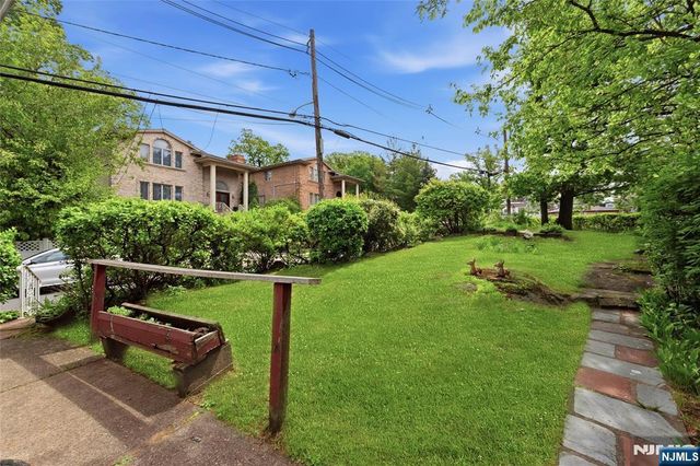 1028 Harvard Place, Fort Lee, NJ 07024
