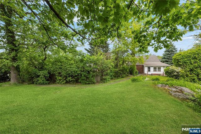 1028 Harvard Place, Fort Lee, NJ 07024