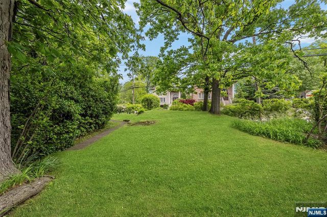 1028 Harvard Place, Fort Lee, NJ 07024
