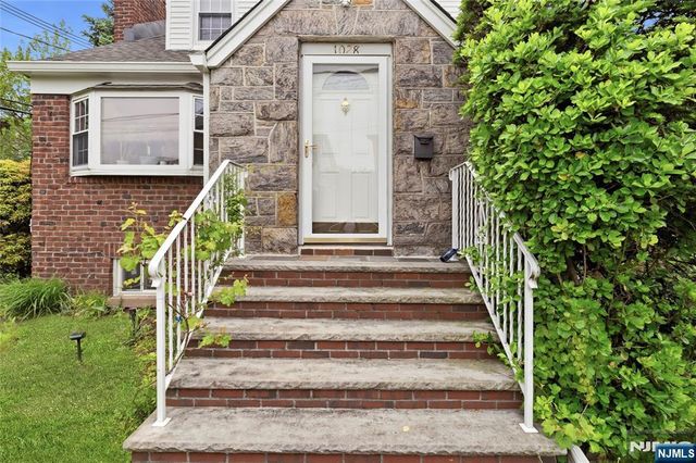 1028 Harvard Place, Fort Lee, NJ 07024