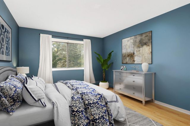 1304 W Medicine Lake Drive 202, Plymouth, MN 55441