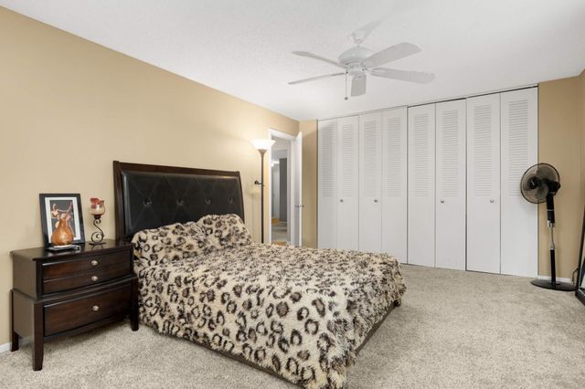 1304 W Medicine Lake Drive 202, Plymouth, MN 55441