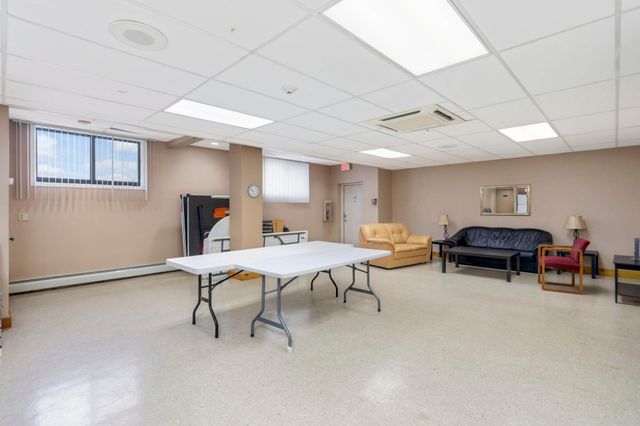 1304 W Medicine Lake Drive 202, Plymouth, MN 55441