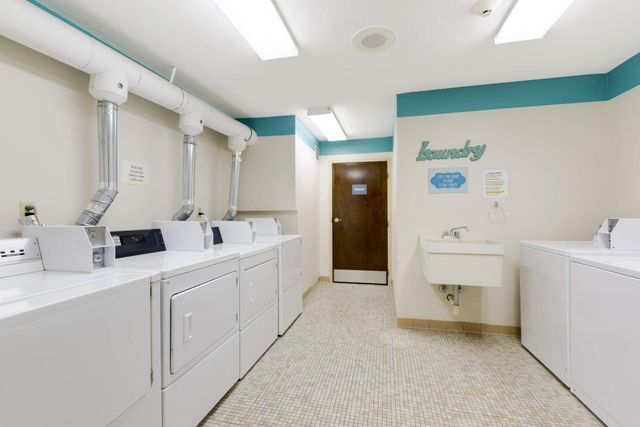 1304 W Medicine Lake Drive 202, Plymouth, MN 55441