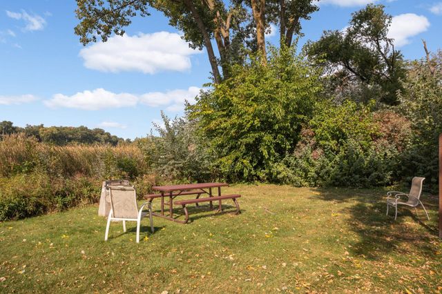 1304 W Medicine Lake Drive 202, Plymouth, MN 55441