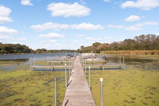 1304 W Medicine Lake Drive 202, Plymouth, MN 55441