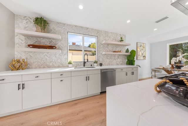 5700 Vista Del Monte, Sherman Oaks, CA 91411