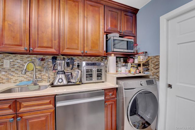 254-13A 74th Avenue GV64-H4-1160, Glen Oaks, NY 11004