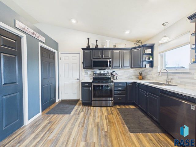 405 S Nicole Ave Avenue, Crooks, SD 57020