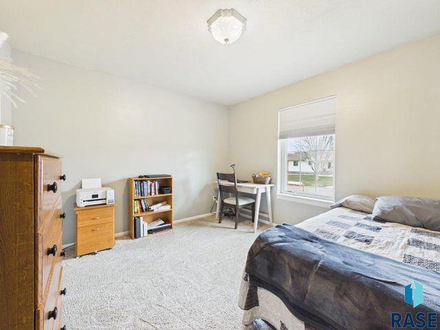 405 S Nicole Ave Avenue, Crooks, SD 57020