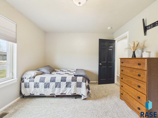 405 S Nicole Ave Avenue, Crooks, SD 57020