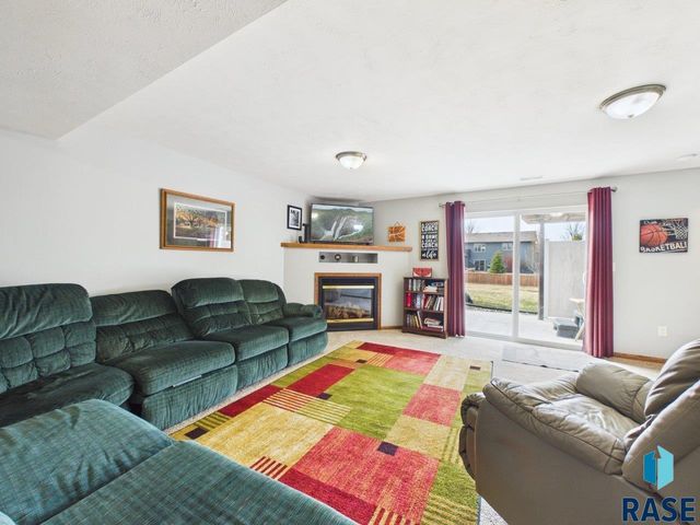 405 S Nicole Ave Avenue, Crooks, SD 57020