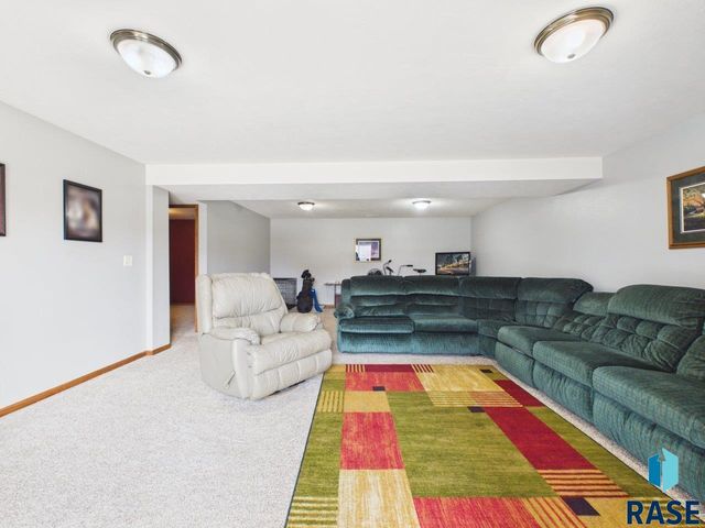 405 S Nicole Ave Avenue, Crooks, SD 57020