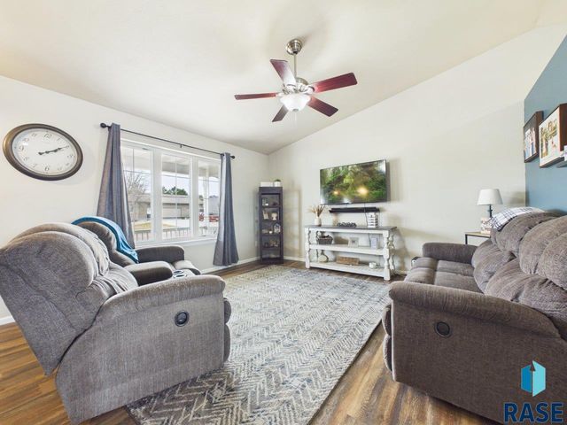 405 S Nicole Ave Avenue, Crooks, SD 57020