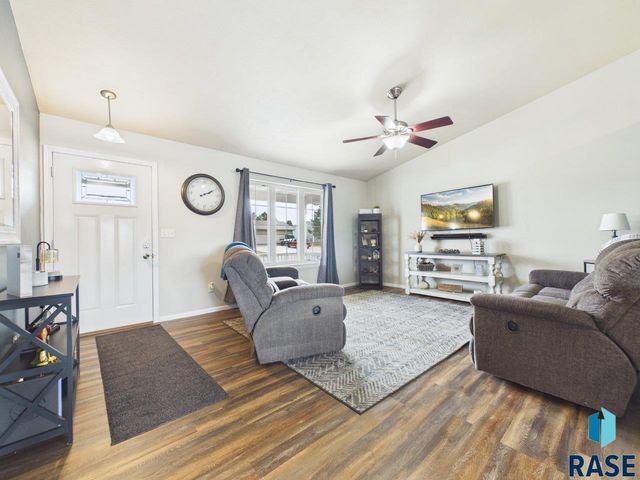 405 S Nicole Ave Avenue, Crooks, SD 57020