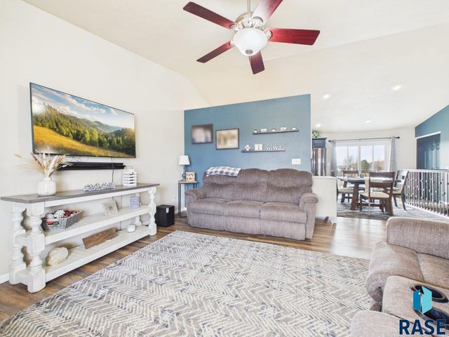 405 S Nicole Ave Avenue, Crooks, SD 57020