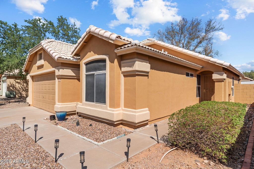 8414 W TROY Street, Peoria, AZ 85382 — exterior