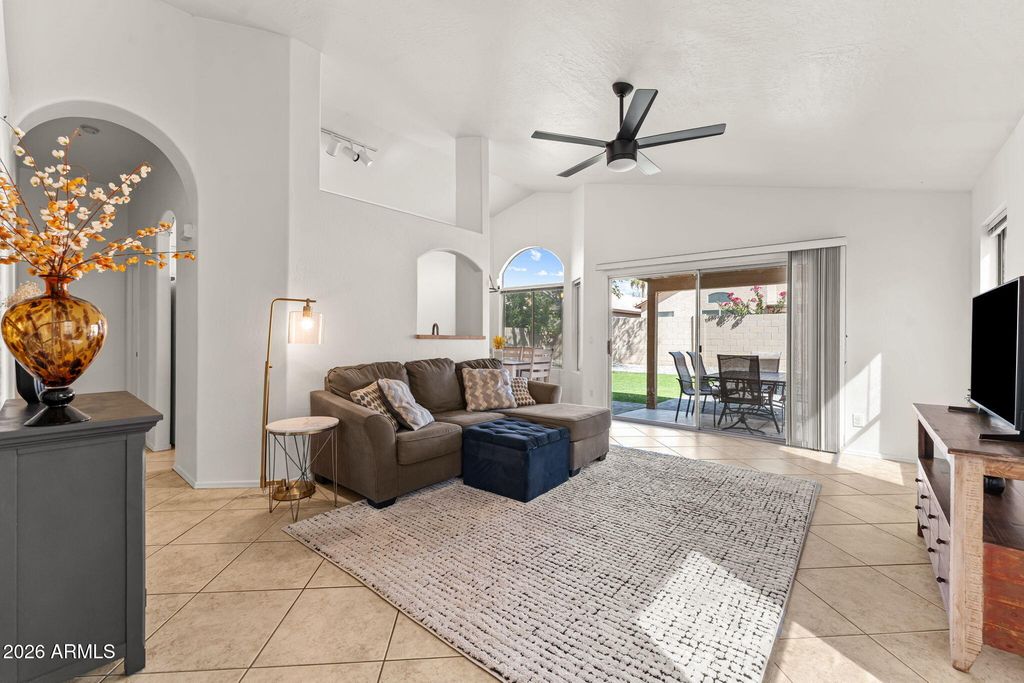 8414 W TROY Street, Peoria, AZ 85382 — photo 2