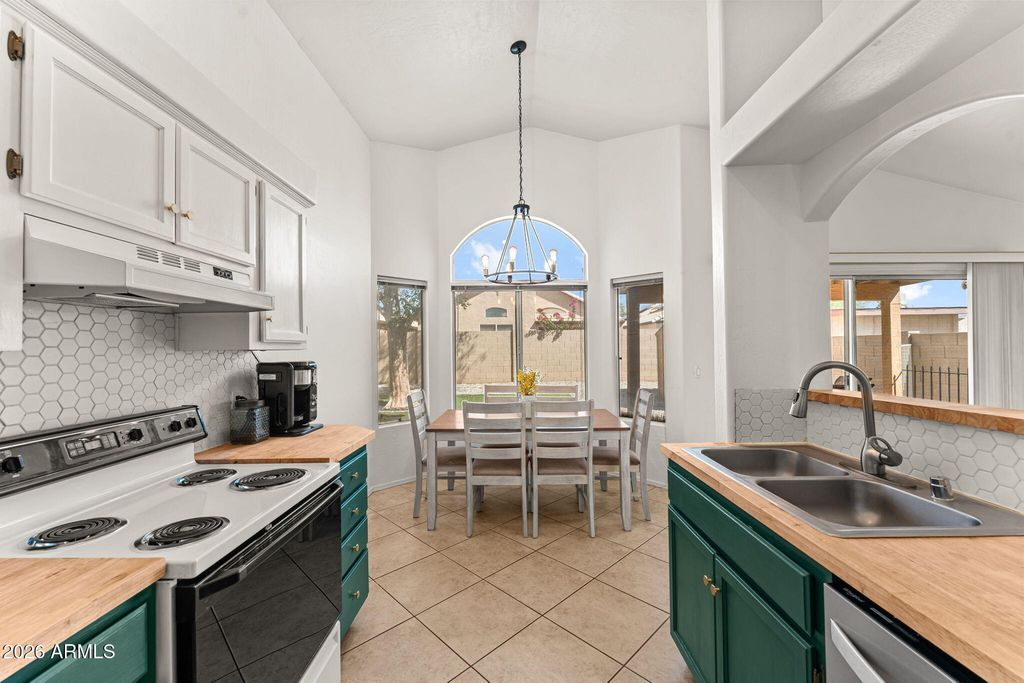 8414 W TROY Street, Peoria, AZ 85382 — photo 3