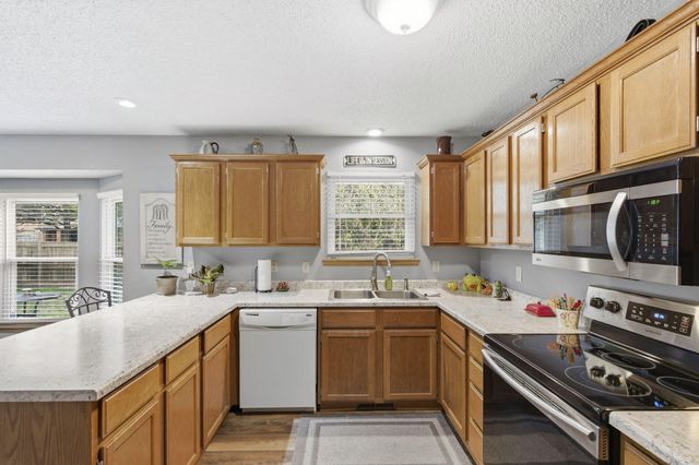 3045 W Darby Street, Springfield, MO 65810